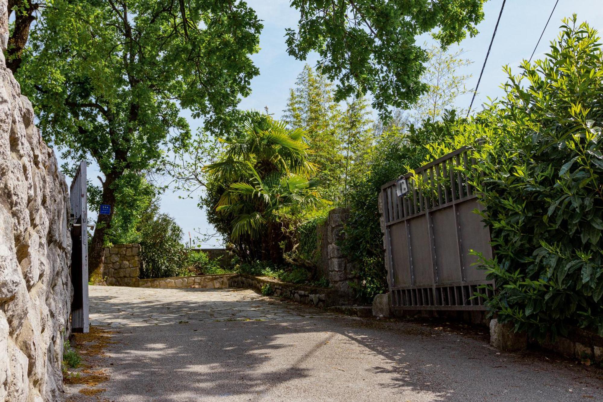 Sea View Retreat With 170Mbps Wifi And Sunny Balcony Apartment Kastav Bagian luar foto