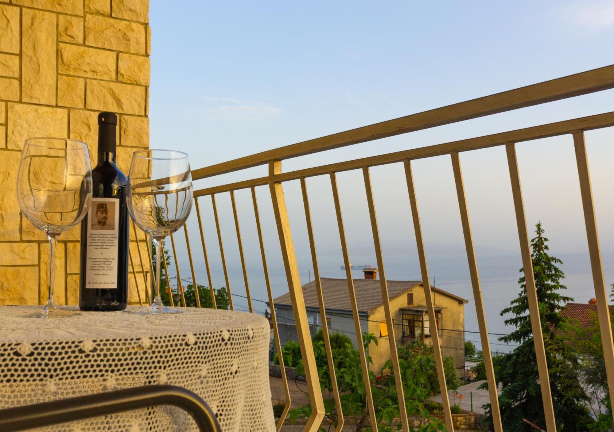 Sea View Retreat With 170Mbps Wifi And Sunny Balcony Apartment Kastav Bagian luar foto
