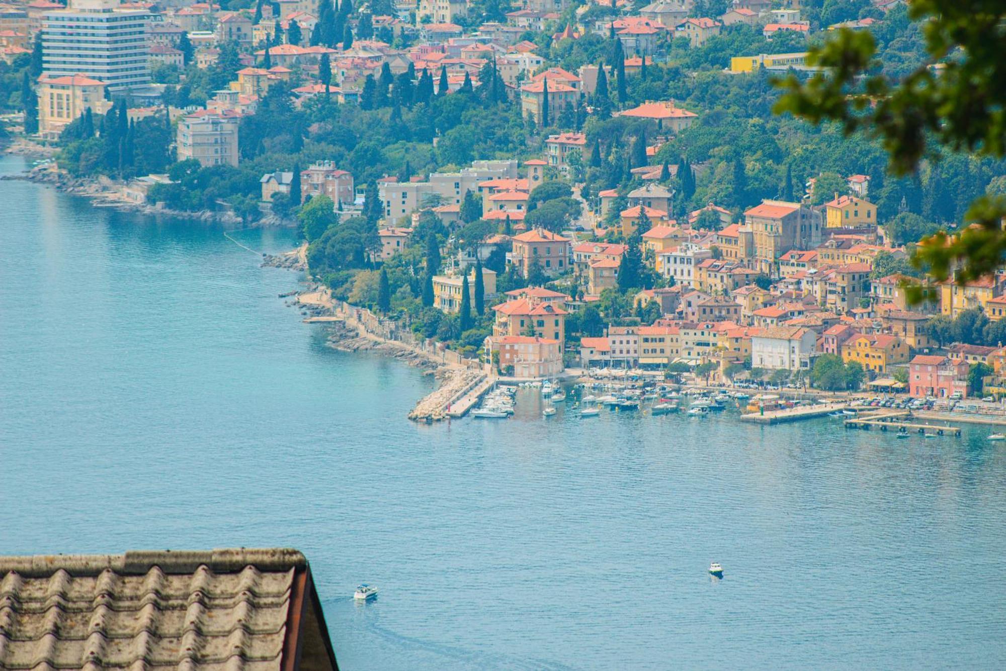 Sea View Retreat With 170Mbps Wifi And Sunny Balcony Apartment Kastav Bagian luar foto