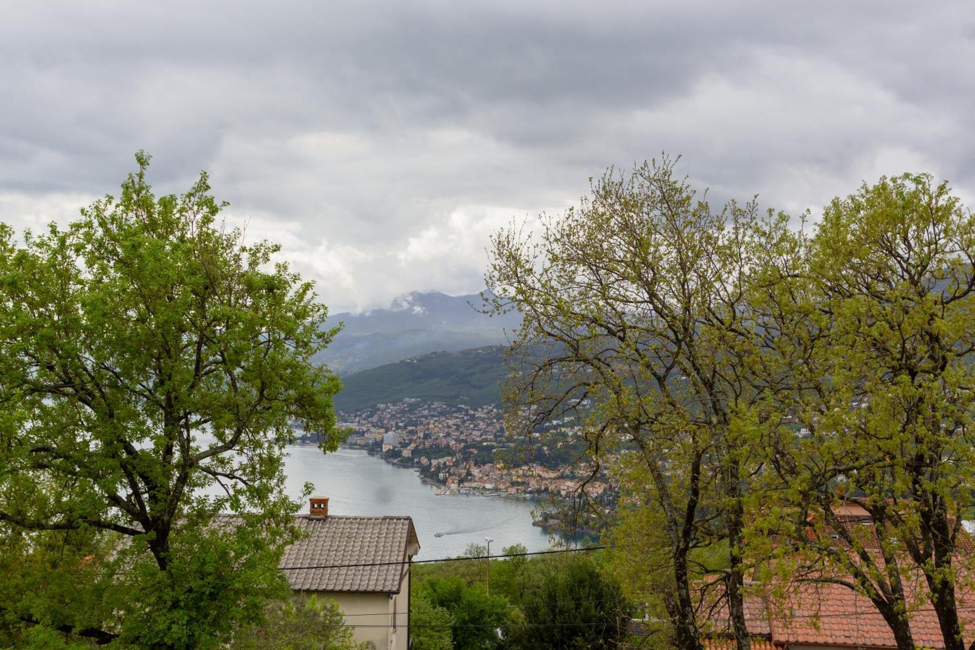 Sea View Retreat With 170Mbps Wifi And Sunny Balcony Apartment Kastav Bagian luar foto